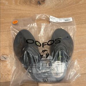 New, OOFOS Black Flip Flops, women’s 5